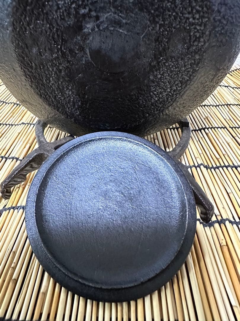 未使用品、栞付　南部成龍堂鋳造所　斎峰　及川光正造　宝珠形馬蹄鉉　南部鉄瓶　鉄瓶