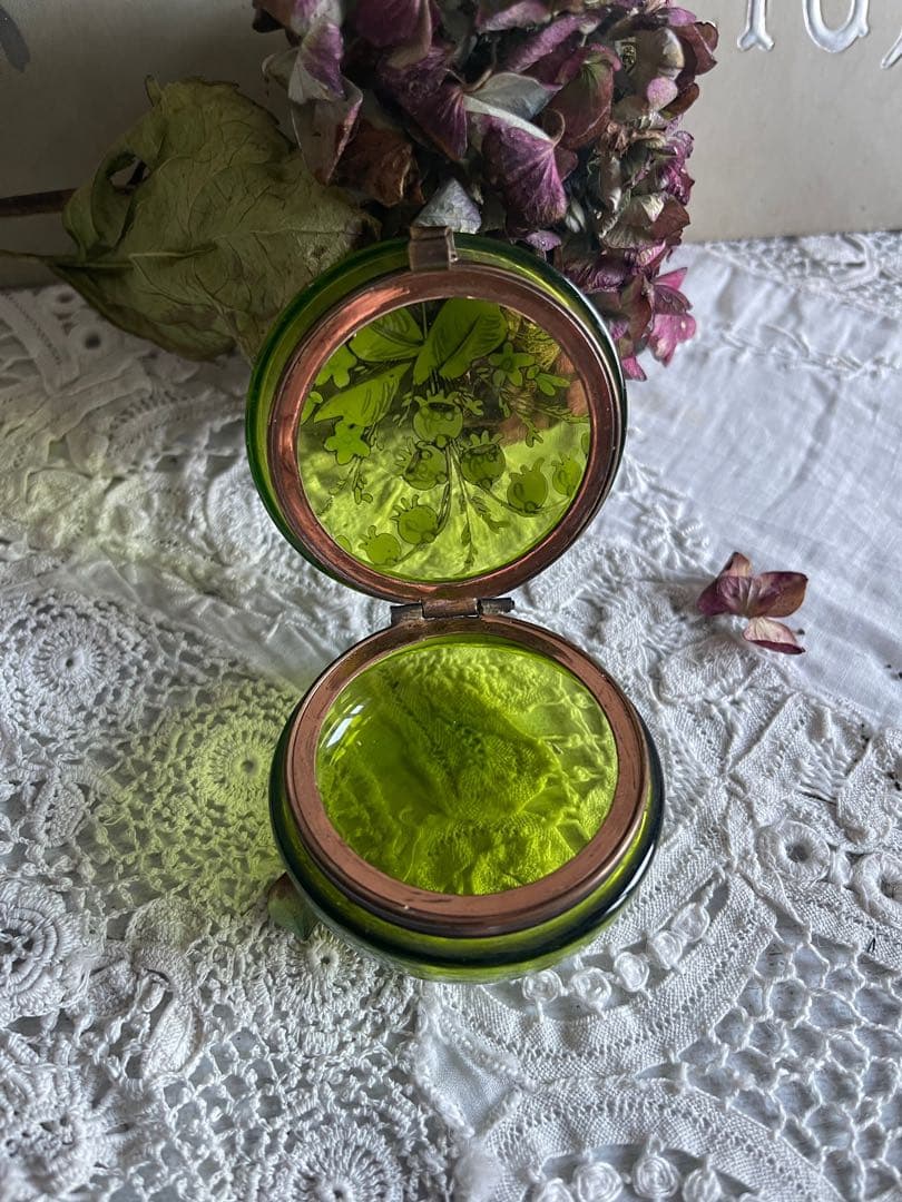 【お66】12 フランス　アンティーク　すずらん　鈴蘭　ガラス　小物入れ