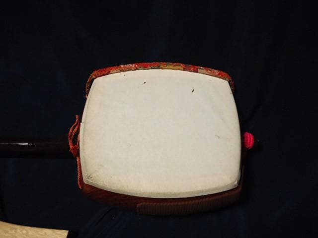 三味線本体 ケースなし　バチ付き　胴のやぶれ無し