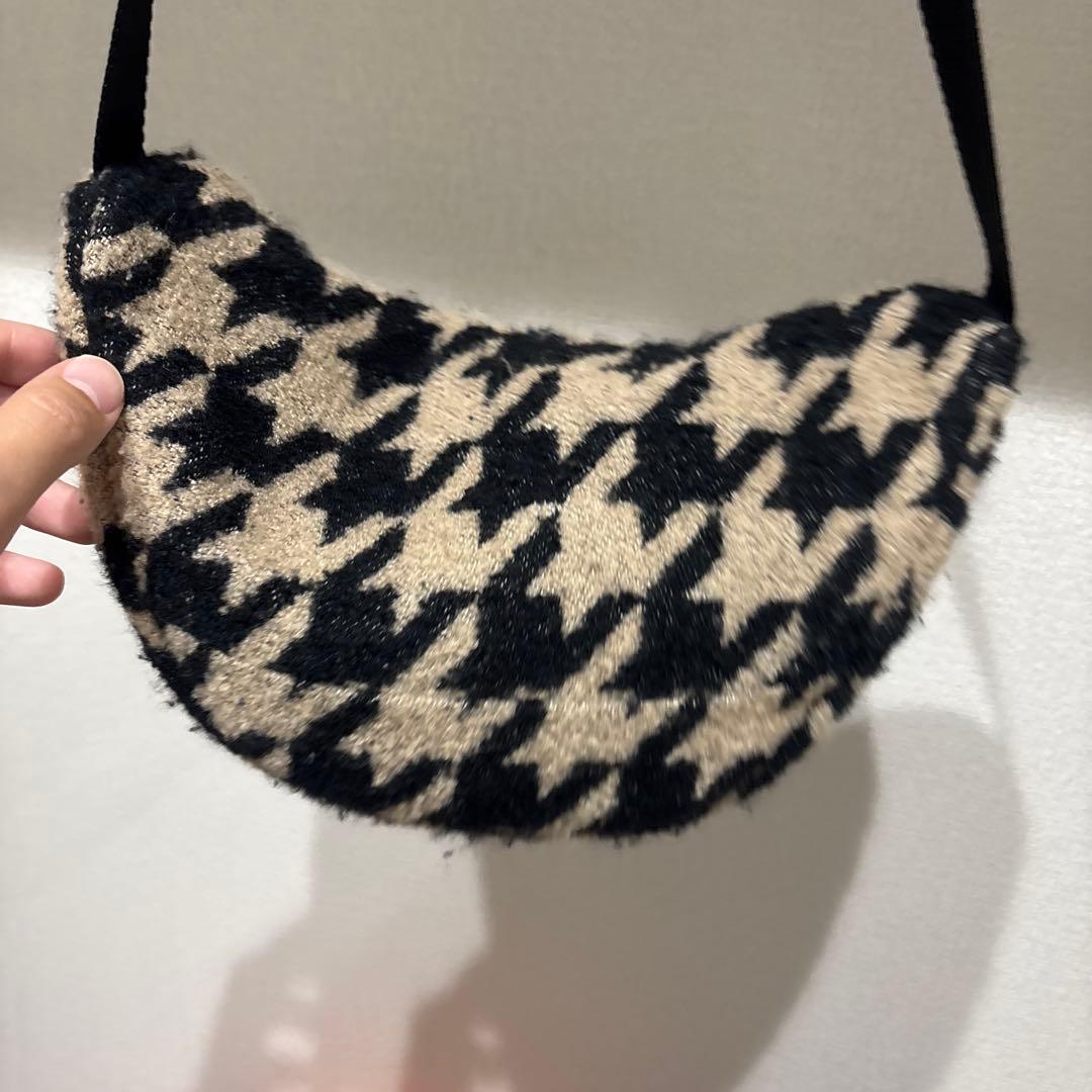 【達成セール！！！】アーティポッペ　ハウンドトゥース柄 ボディバッグ