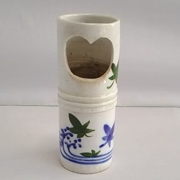 古い掛け花入れ