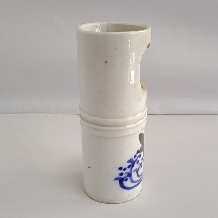 古い掛け花入れ