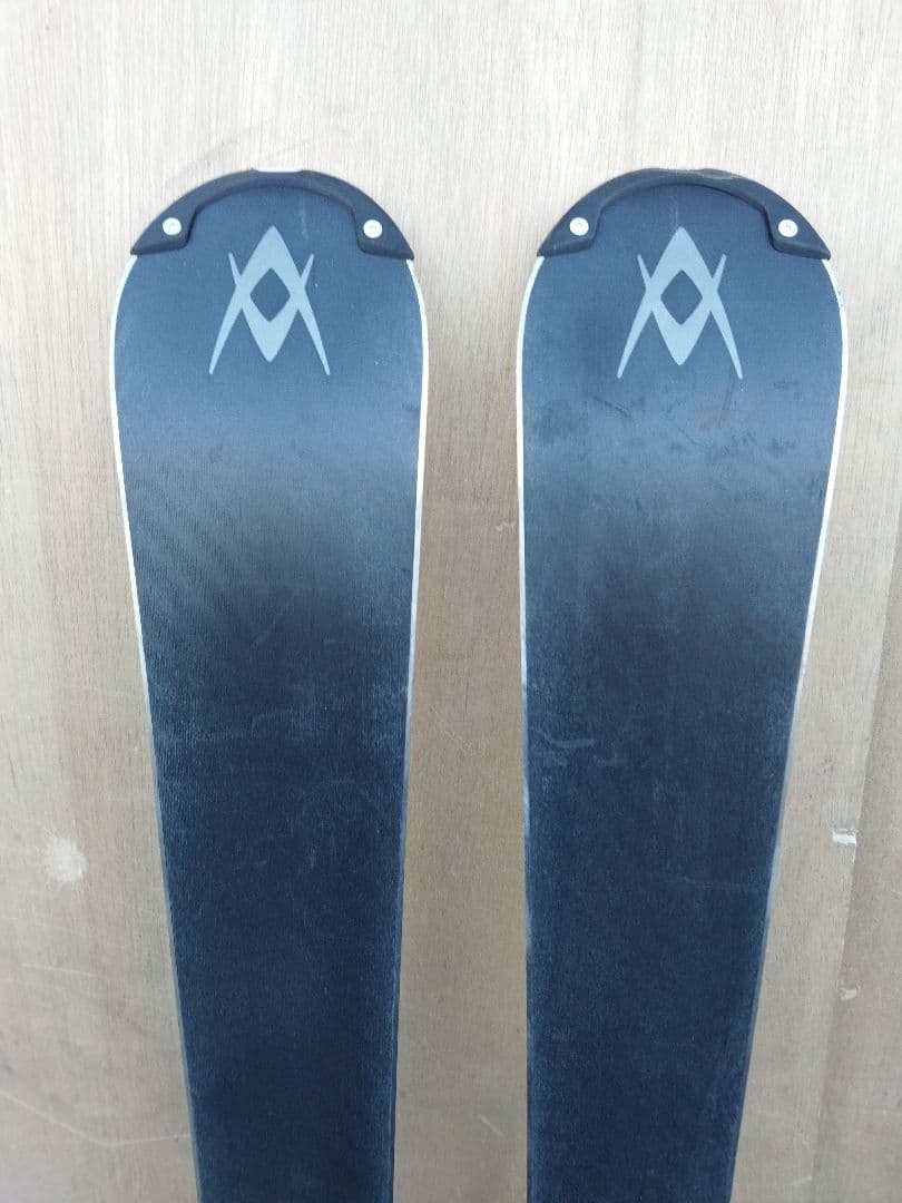 れおぱぱ　VOLKL TIP ROCKER ゴールド/黒155 スキー 板