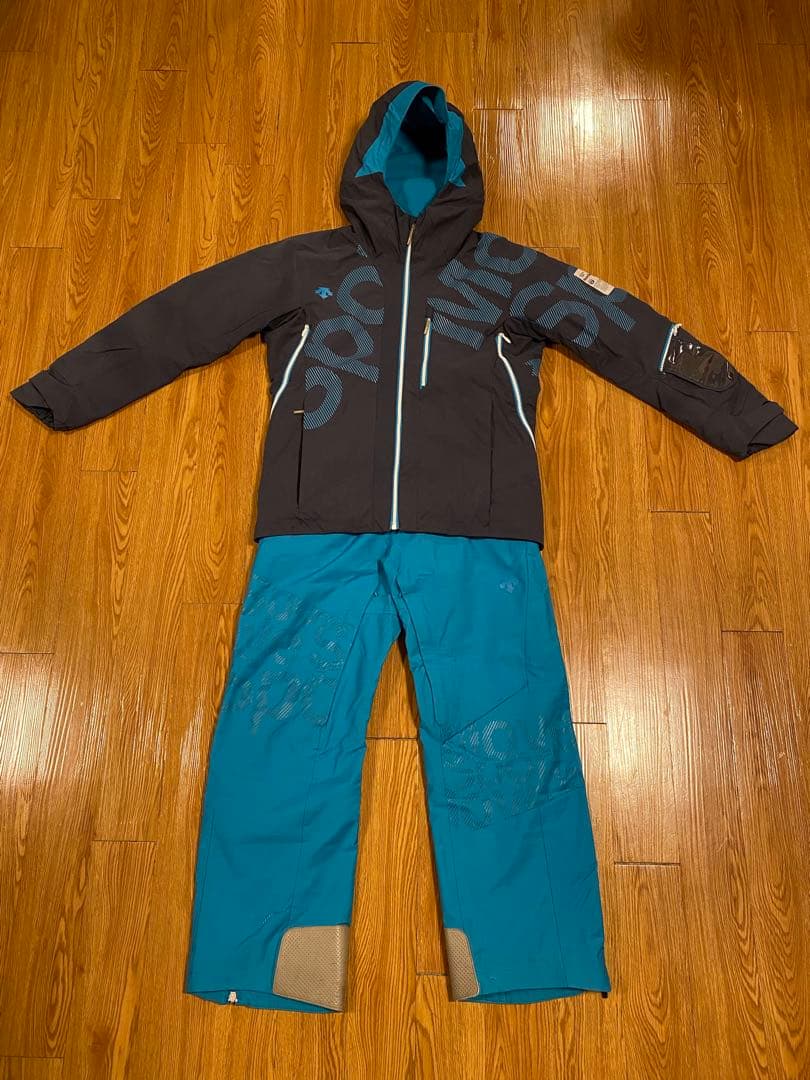 デサント スキーウェア上下 S（グローブ、インナー2枚、ネックウォーマーおまけ）