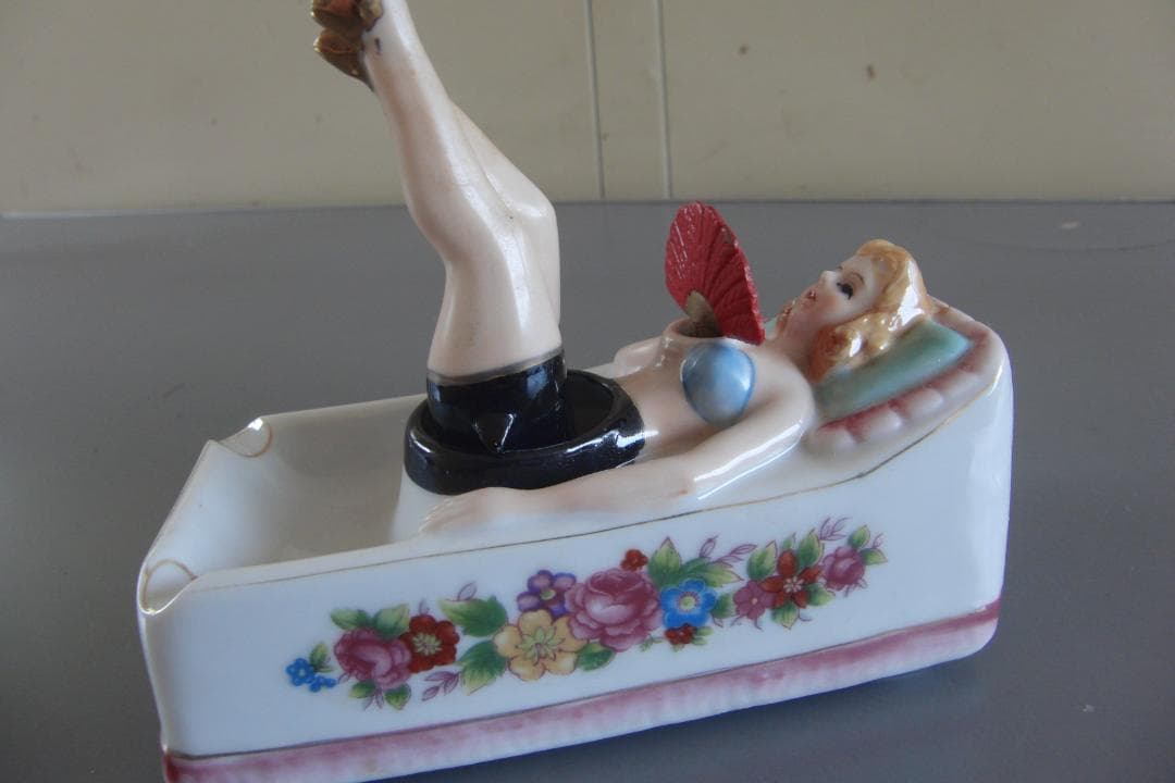 レア　５０’ｓヴィンテージピンナップガール灰皿