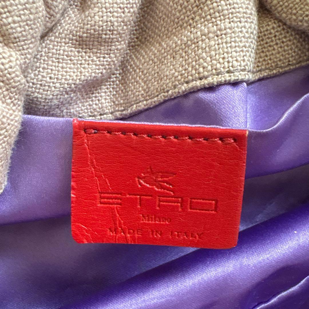 エトロの刺繍が素敵な麻のバックです。軽く使いやすいです。