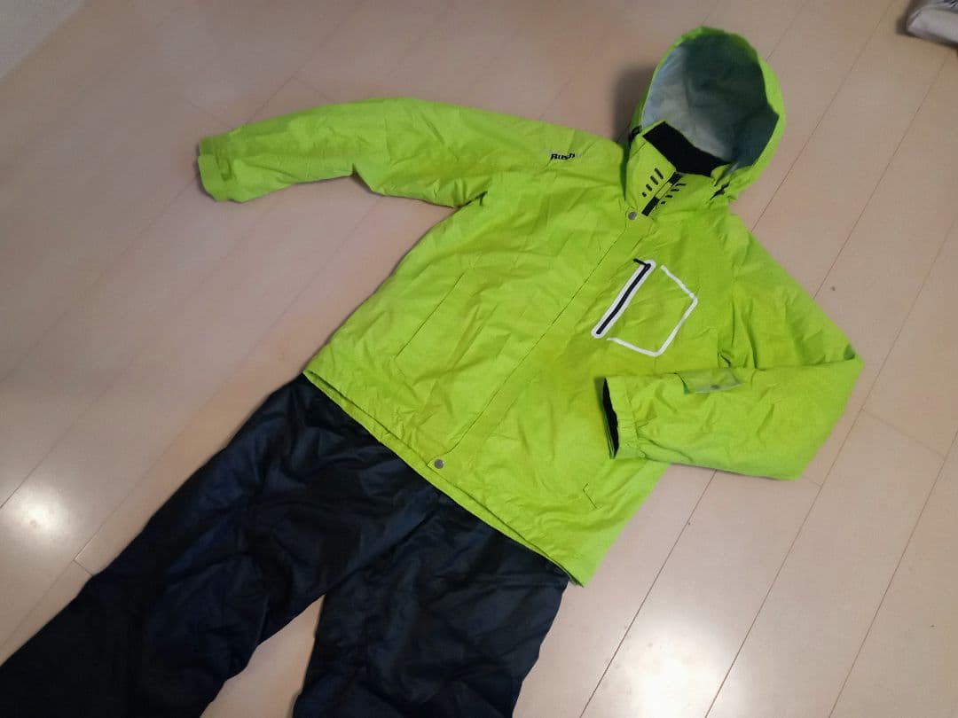 ほぼ新品【上下セット】ONYONE　RUSH air スキー スノボー ウェア