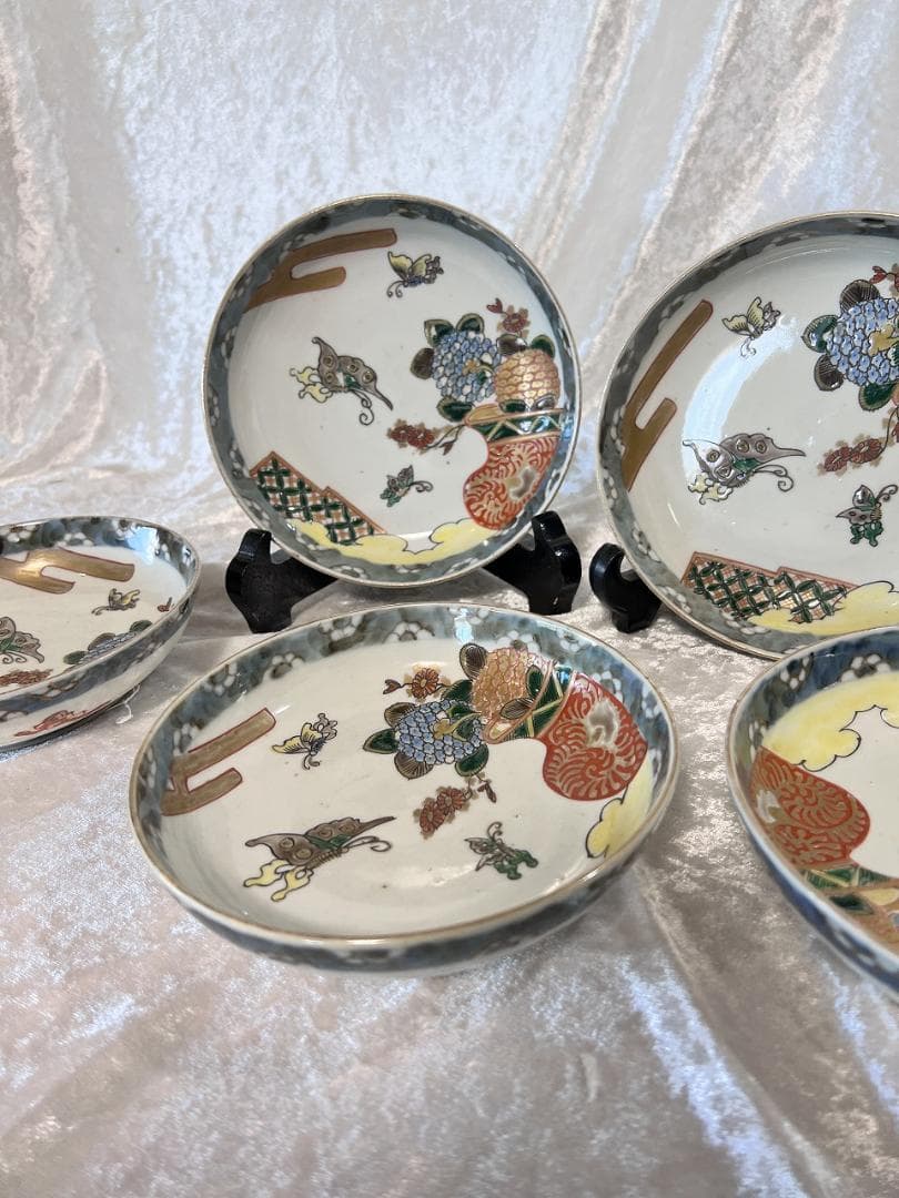 金彩色絵蝶と紫陽花紋５寸皿　伊万里焼　明治　５枚組