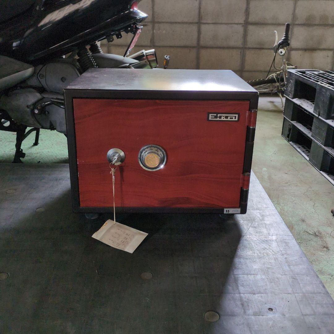 昭和57年製エイコー鍵式金庫 赤 茶色