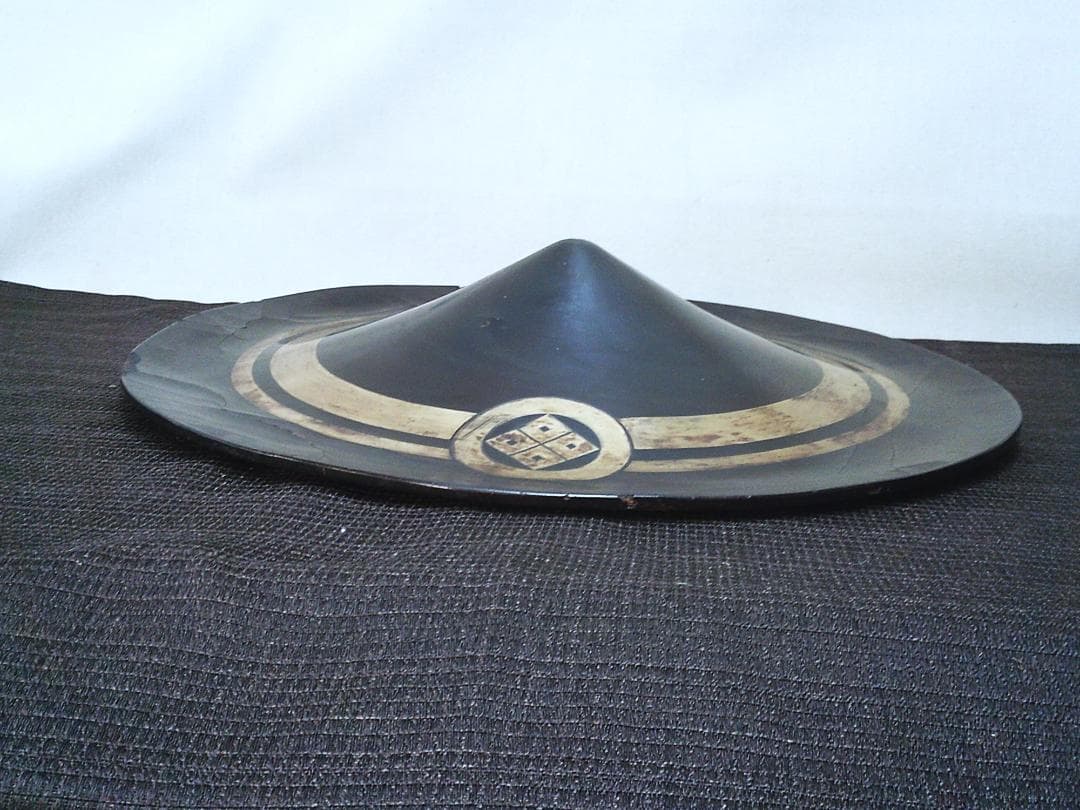 【陣笠　金彩線状文　家紋　年代物・N21・武具甲冑 】刀装具　縁頭 鍔目貫　外装