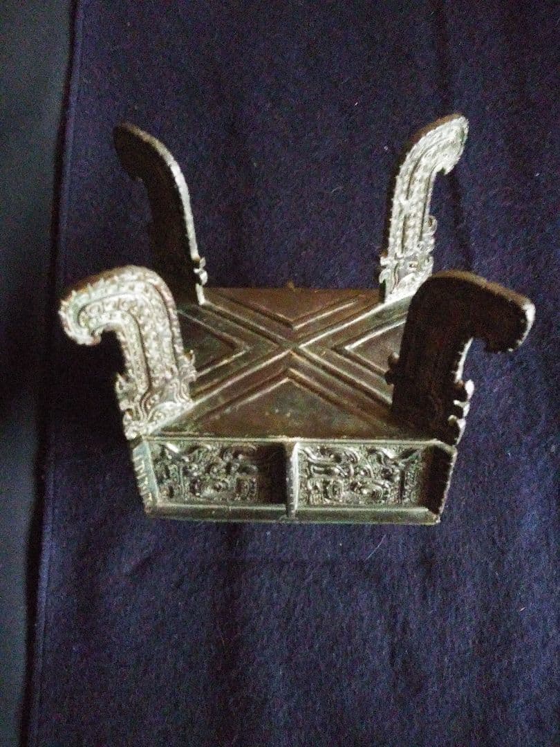 青銅器　獣面文方鼎　レプリカ　NO.182