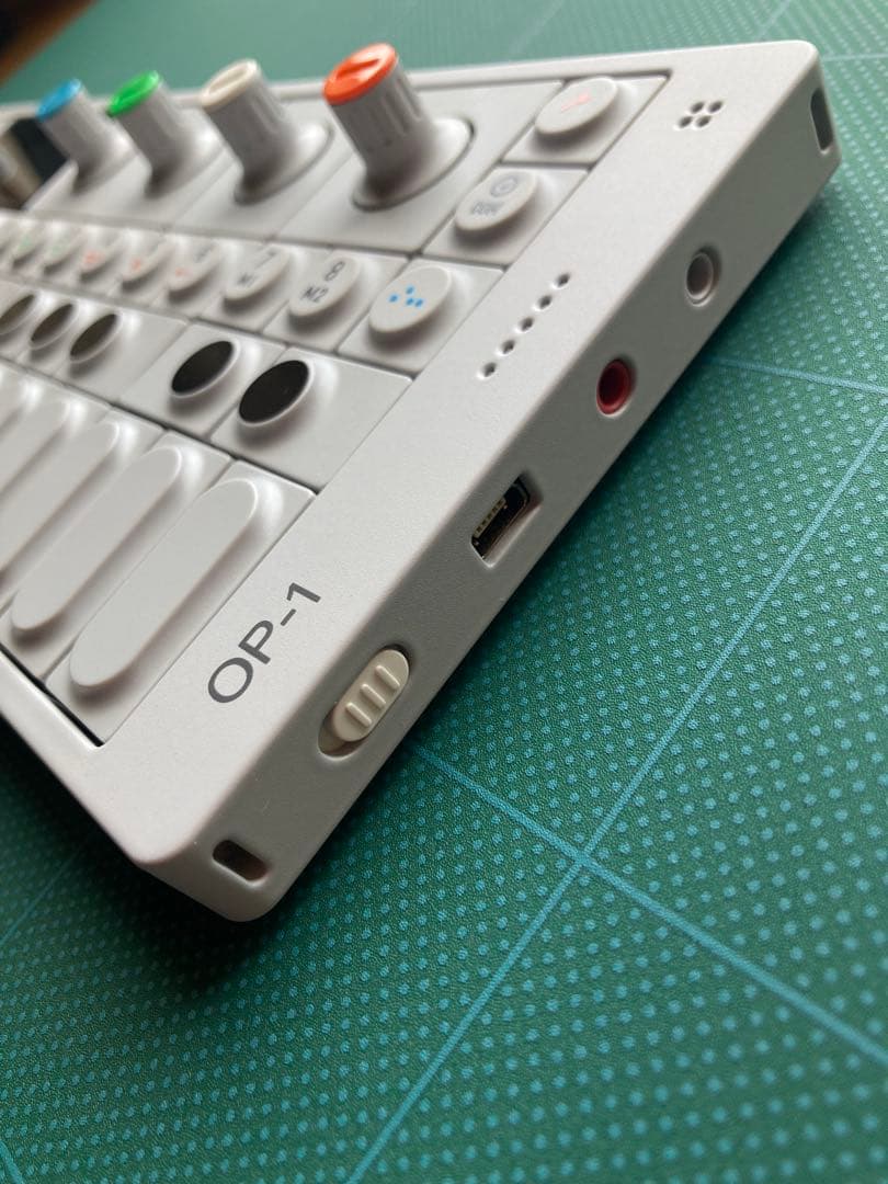 鍵盤楽器 Teenage Engineering OP-1 Rev.2