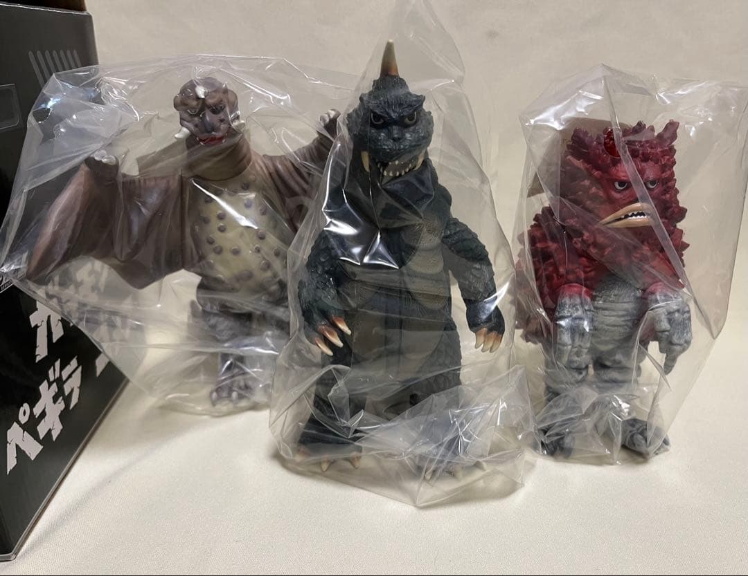 ウルトラ怪獣シリーズ　プレミアム　ガラモン ペギラ ゴメス フィギュアセット
