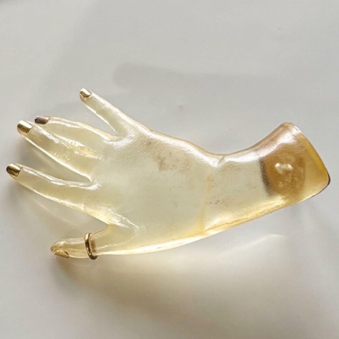 ベアトリスパラシオス　クリア樹脂手の形 ピアス(片耳用)