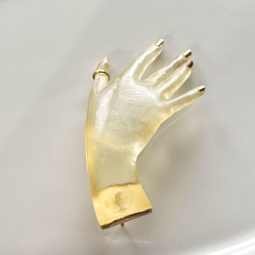 ベアトリスパラシオス　クリア樹脂手の形 ピアス(片耳用)