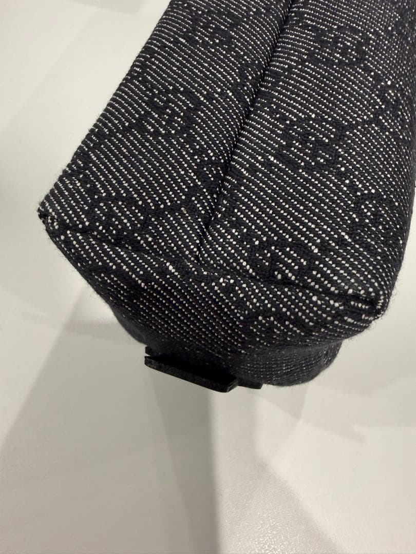 GUCCI ブラックキャンバスポーチ