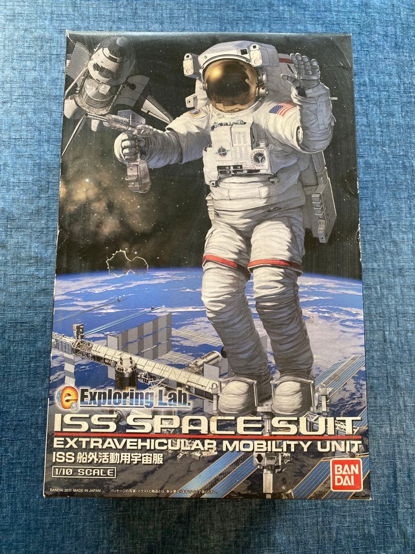 バンダイ ISS船外活動用宇宙服 1/10