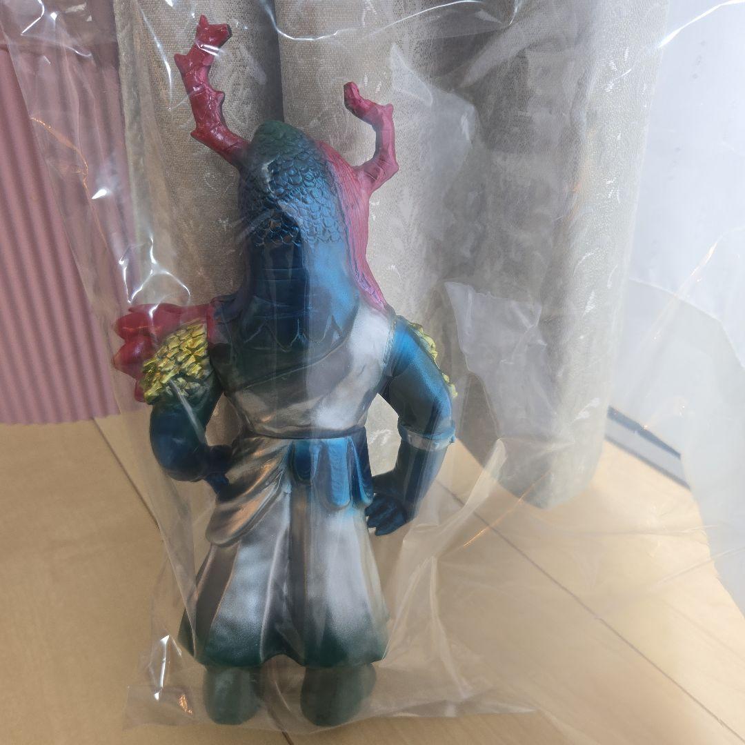 アカエリウス　マーミット