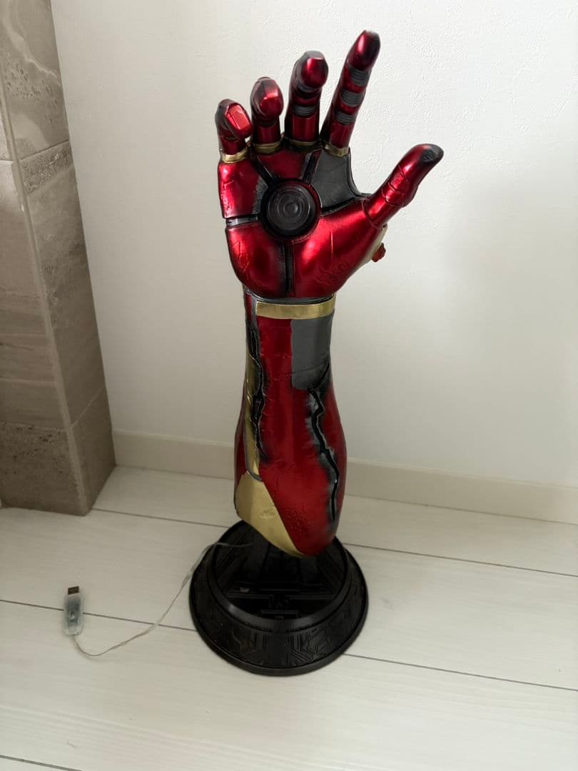 新品未使用です！アイアンマンのナノ・ガントレット　1/1 レプリカ　LEDライト
