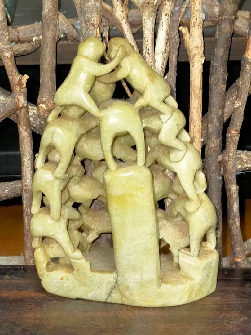 ♥中国♥　緑石　♥石♥　彫刻　♥猿　置物　とても古い　骨董　古玩