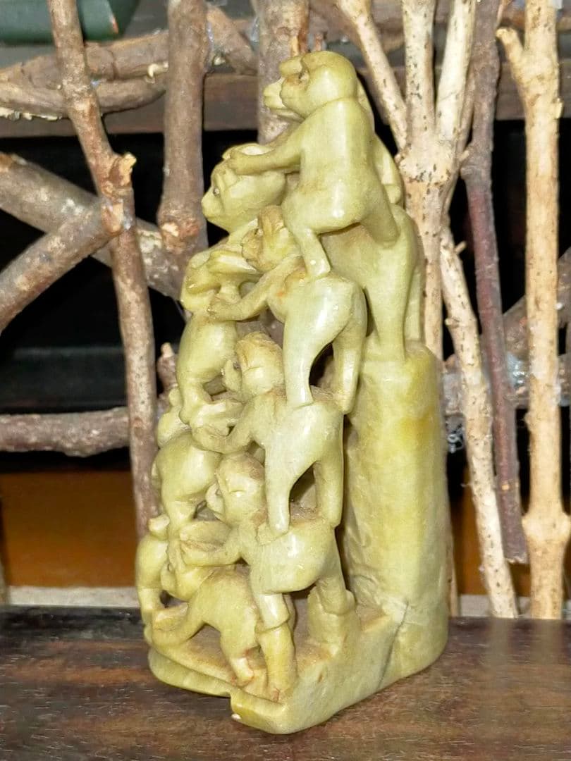 ♥中国♥　緑石　♥石♥　彫刻　♥猿　置物　とても古い　骨董　古玩