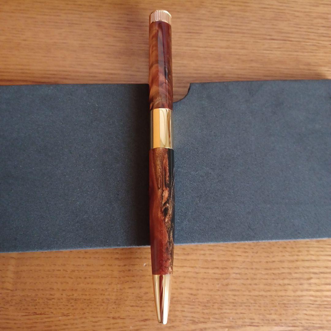 ロメオNo.3、2024年限定色オーリックアンバー