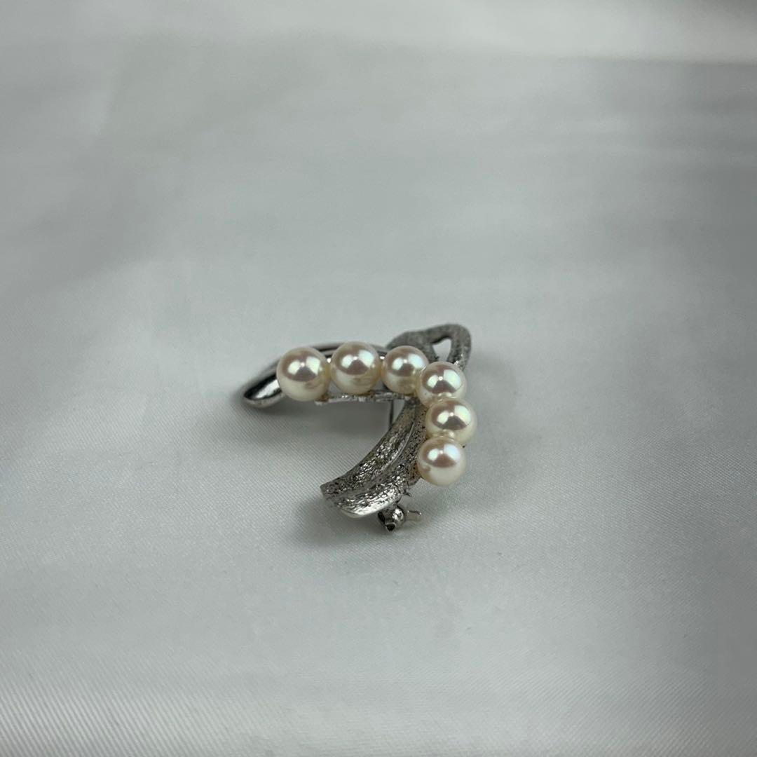 K182 ミキモト 6つのパール付き リボン ブローチ シルバー レディース