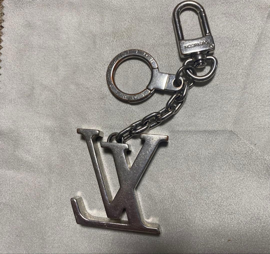 XYZ さん専用　Louis Vuitton ロゴ型キーホルダー