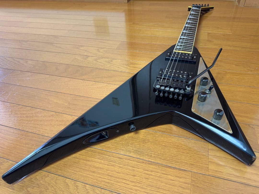 FERNANDES Limited Edition V型エレキギター