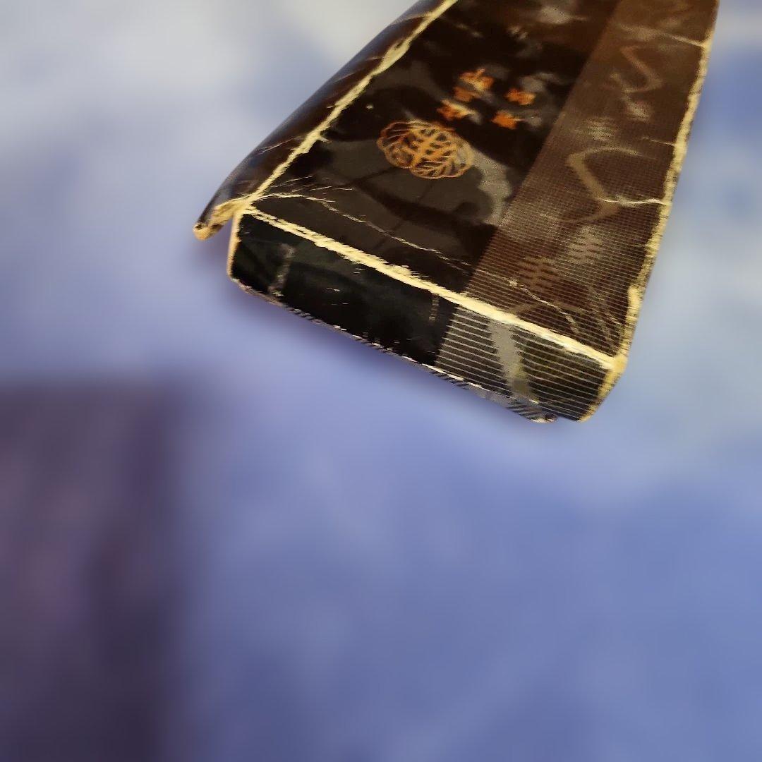 縫い物に使うハサミ。ハコは、少し痛んでます。