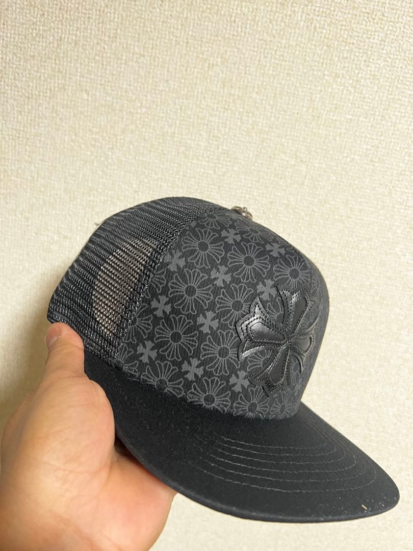ブラック花柄トラッカーキャップ
