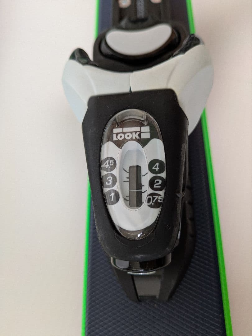 ダンゴ　スキー板〈ROSSIGNOLのExp-PRO〉