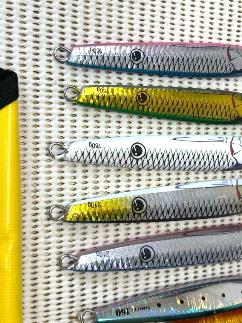 シャウト　ショーテル、イッセイ、ネコメタル