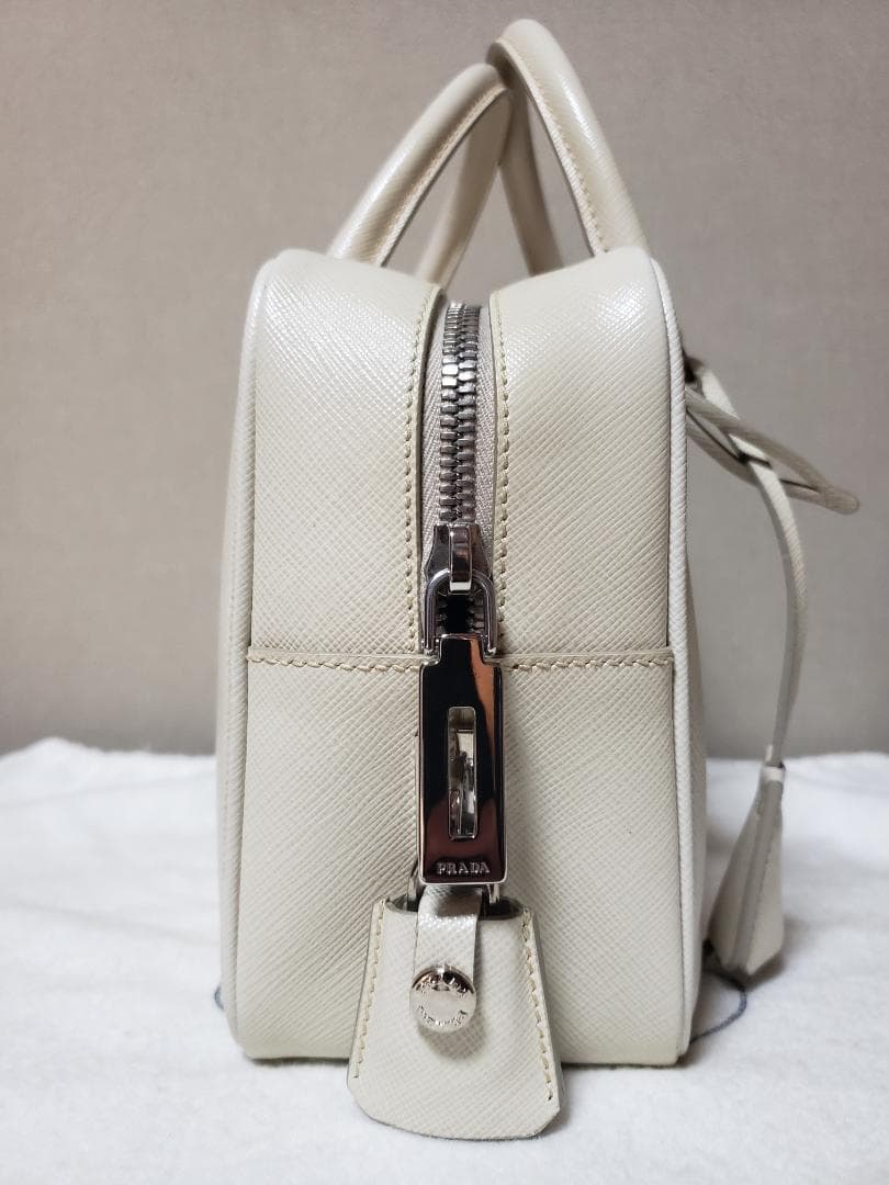 PRADA ガレリア サフィアーノ ミニバッグ　ホワイト