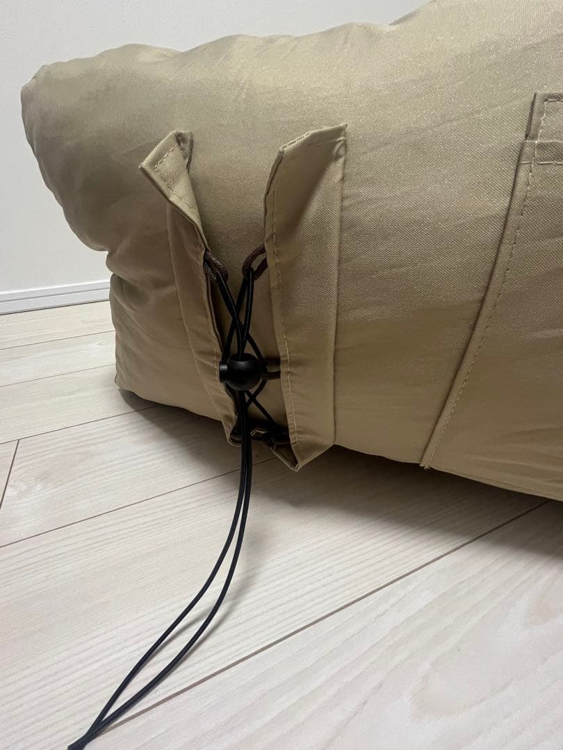 ベージュ クッションソファ サイドポケット付き