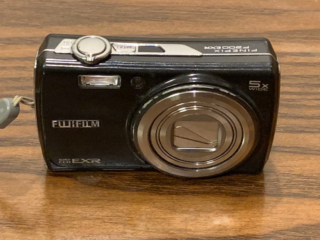 FUJIFILM フジフィルム FinePix F200EXR コンデジ