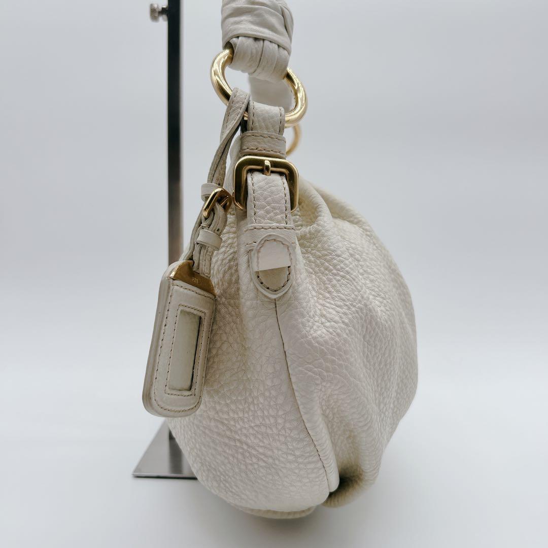 PRADA ワンハンドバッグ レザー ホワイト メタルロゴ ハーフムーン