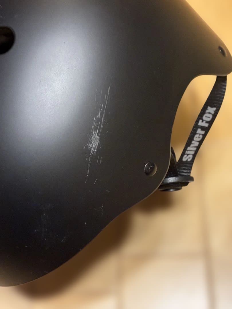 THREE WEATHER スケボーセット　ヘルメット　ニープロテクター