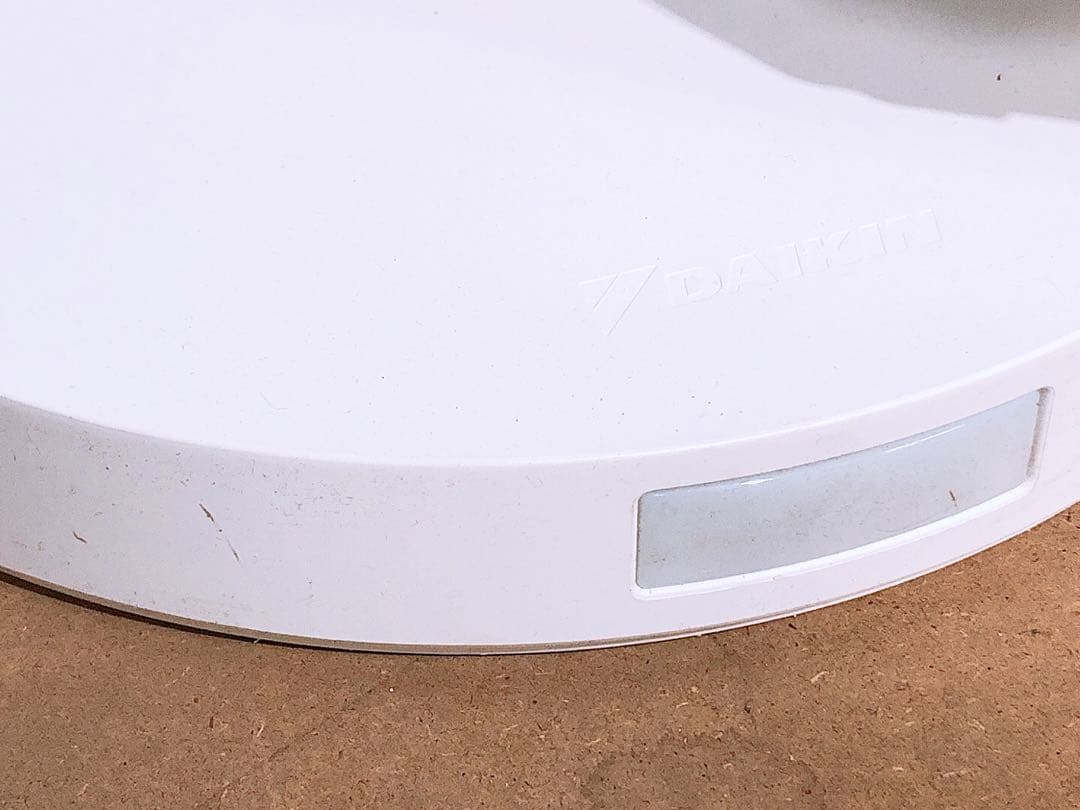 ダイキン 2021年製 遠赤外線暖房機 CER11YS-W 50/60Hz