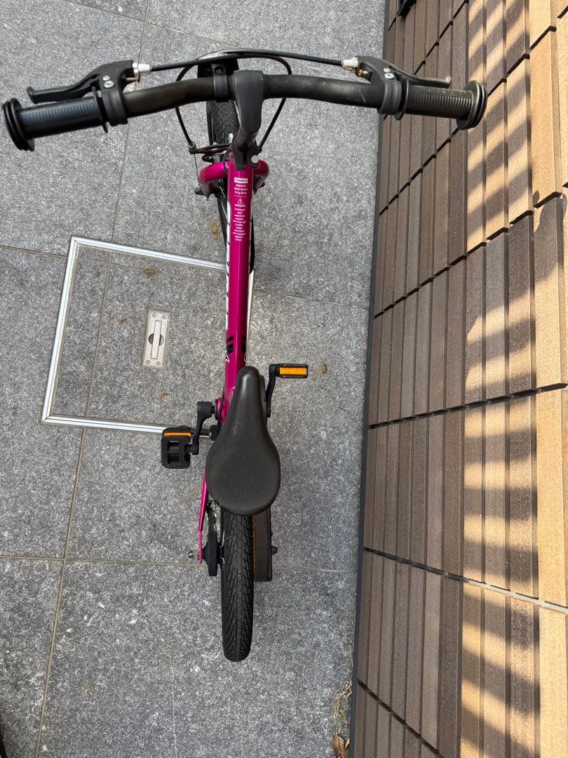 STRIDER 14インチ　ペダル付き　スタンド付き　ストライダー