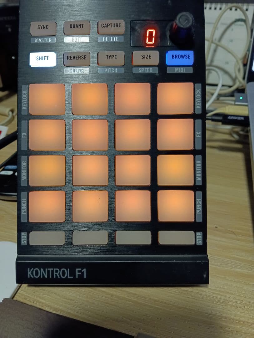 TRAKTOR KONTROL F1 DJコントローラー