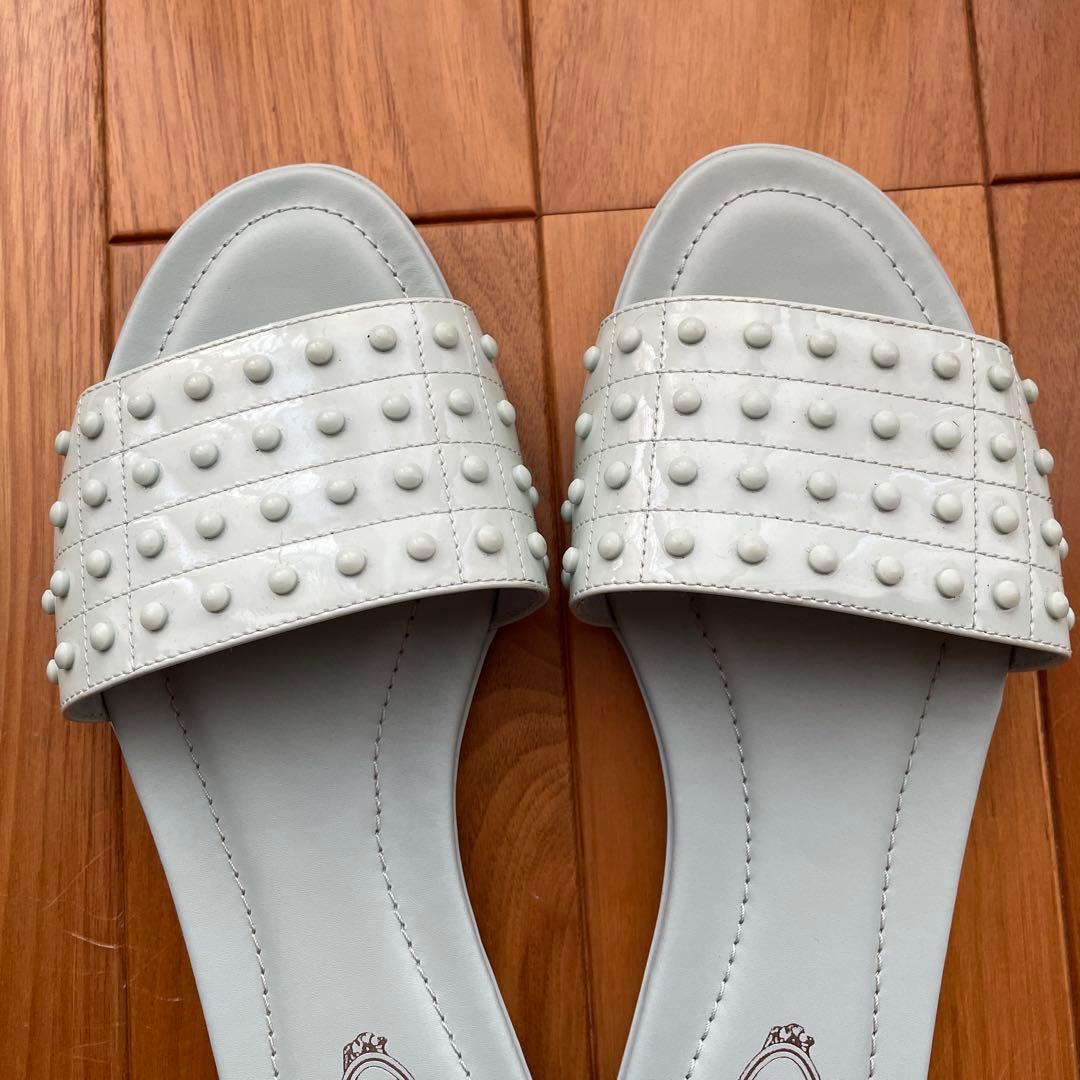 TOD'S トッズ　スタッズ付き　サンダル