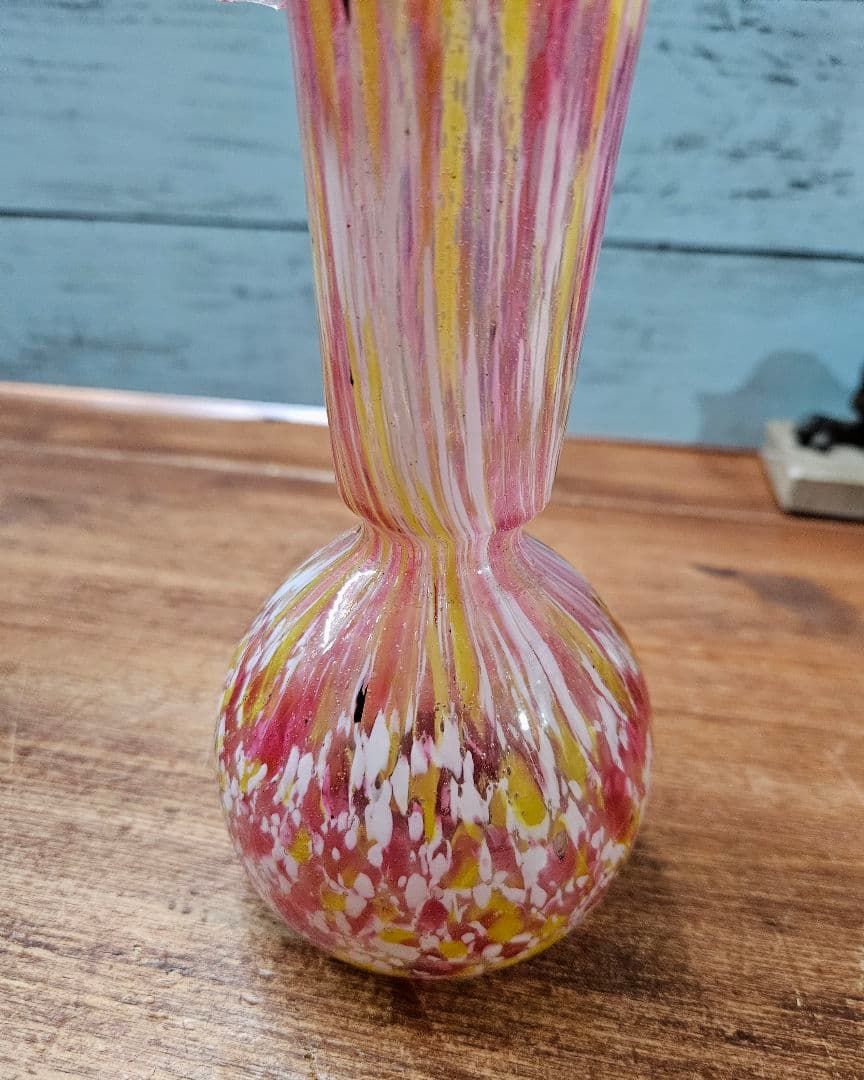 フランスアンティーク オパリンガラス クリシー フリルの花瓶 花器