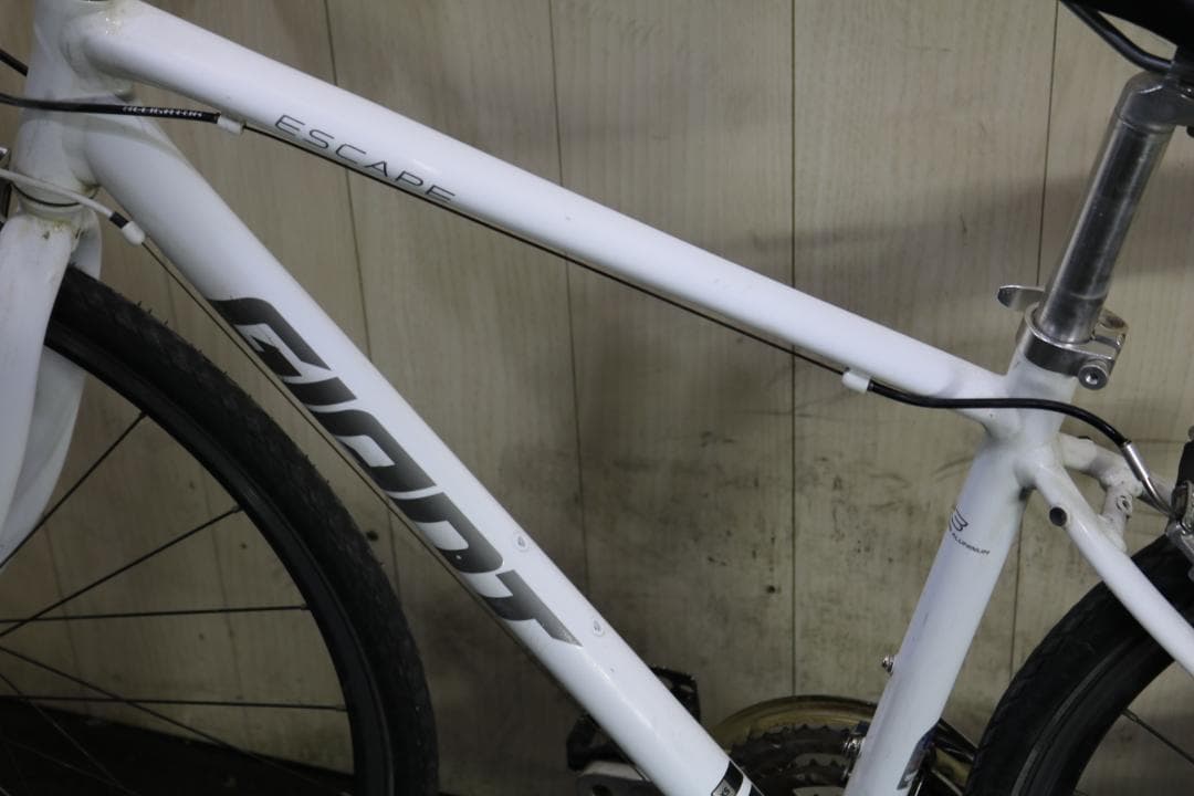 GIANT ESCAPE R3 700C アルミ 24速 430mm 白クロス