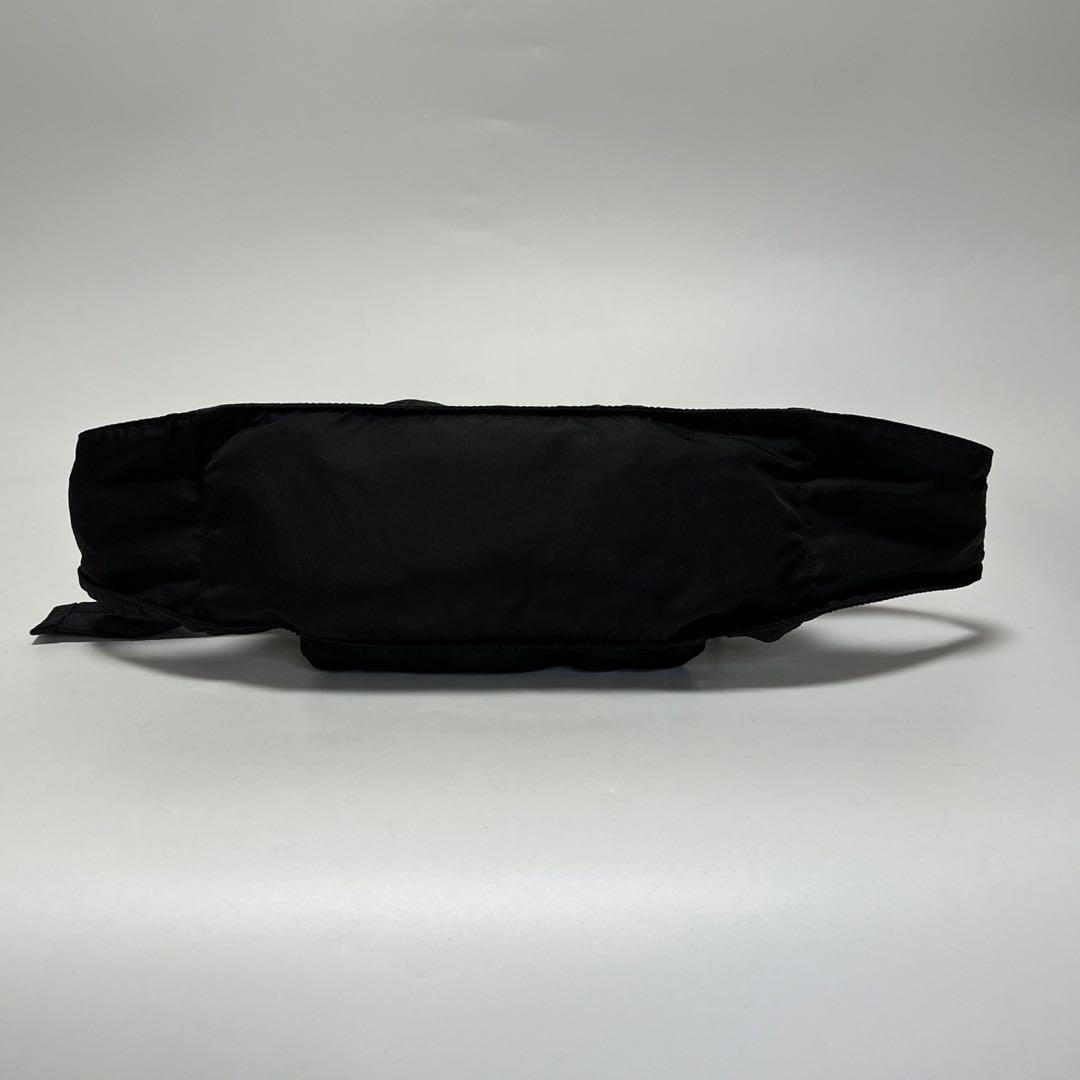 j77【極美品】プラダ　三角ロゴ　ナイロンブラック　ウエストポーチボディバッグ