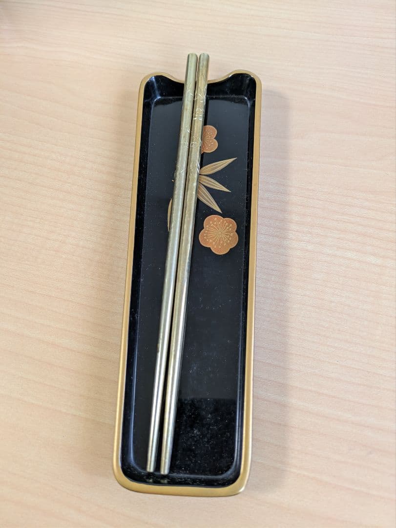 椿餅様用　輪島塗　高級漆器 中重箱 4段 黒地 金色 松 梅