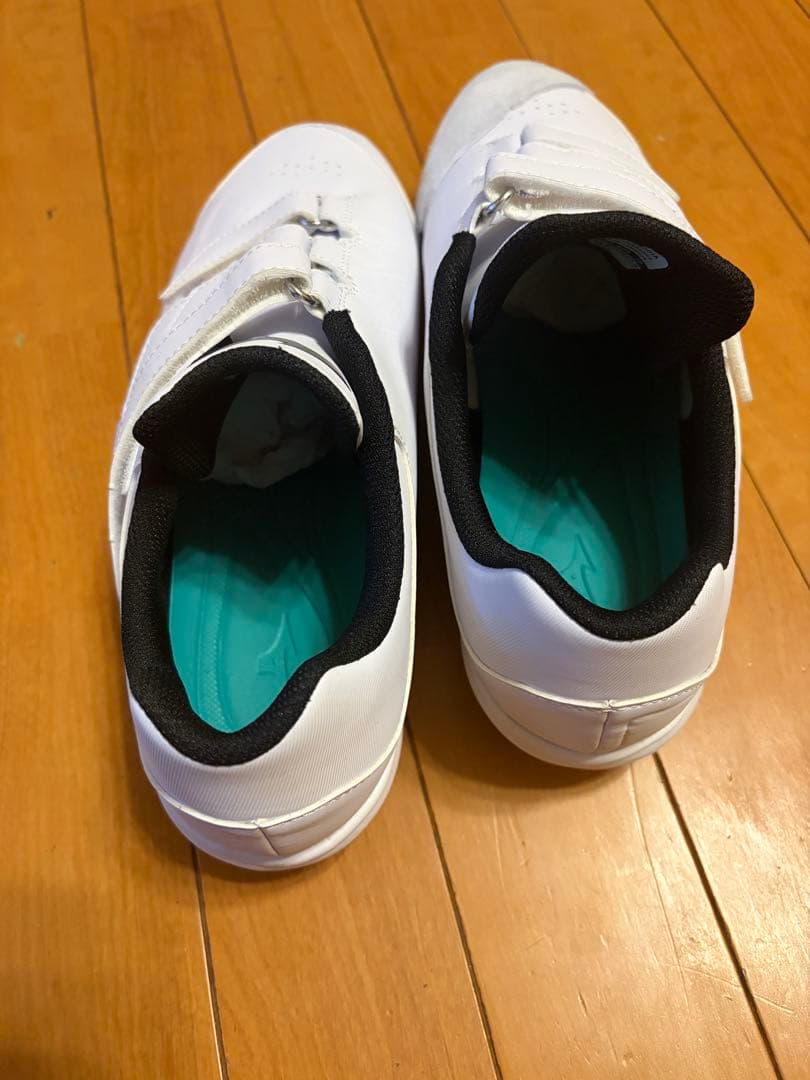 ホワイトスパイクシューズ ベルクロ式