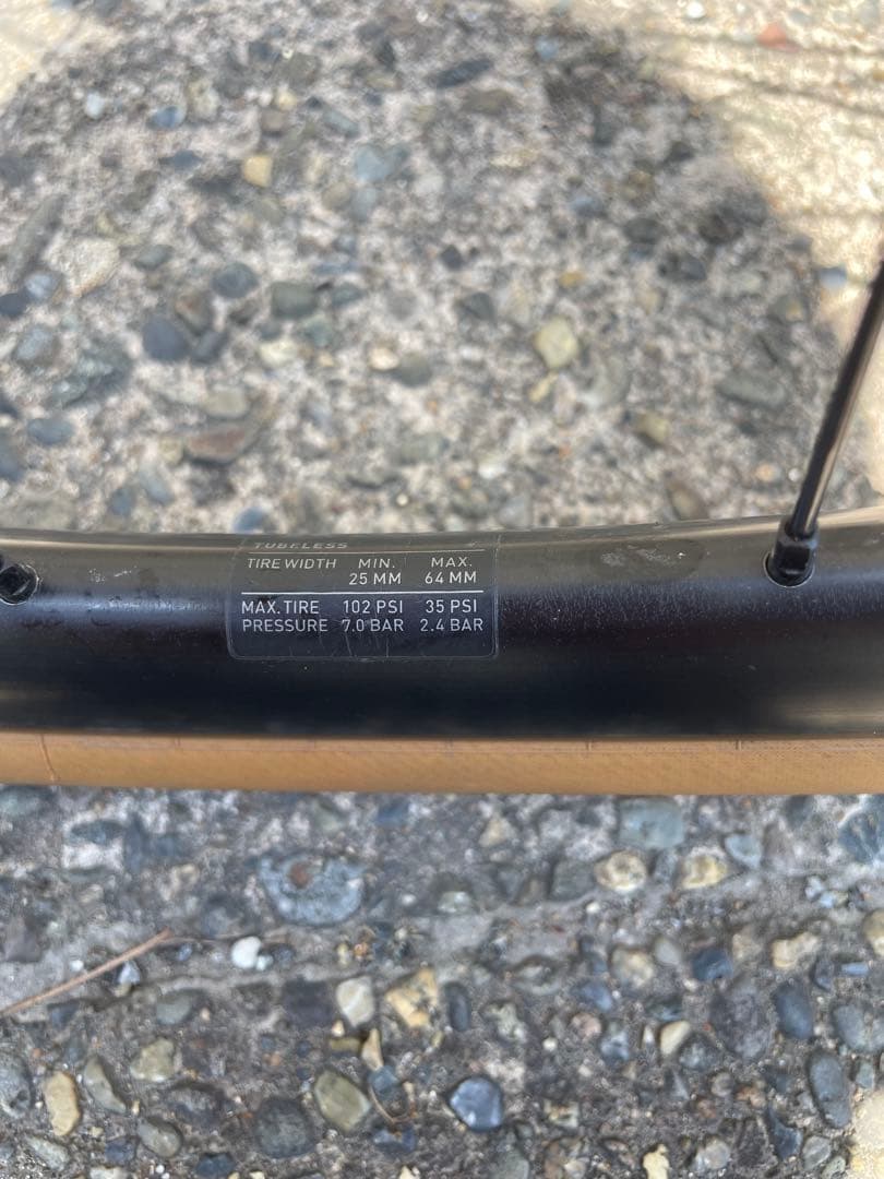 DT Swiss R470 タイヤ付 GravelKing 30c チューブレス