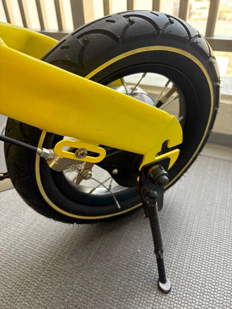 へんしんバイク ストライダー スタンド付き　黄色