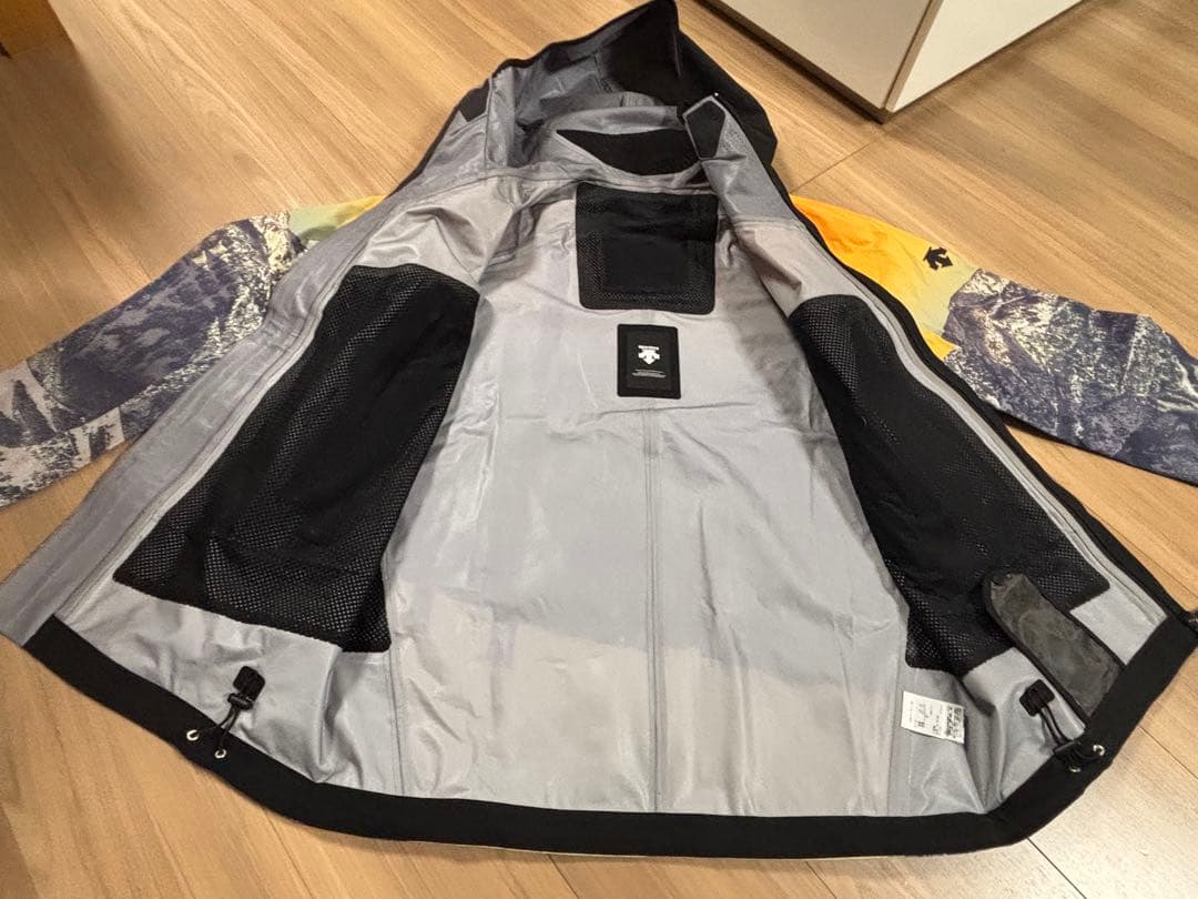 ★コラボ限定・定価7万・美品★お洒落　デサント　スキーウエア SAJ デモ技術選